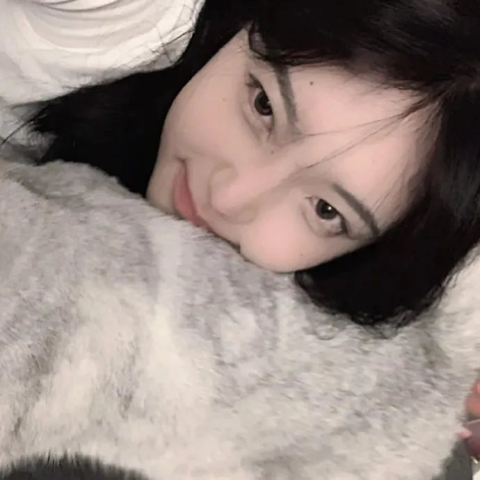 穿粉红色裤子的男孩